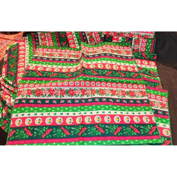 NOS Set Of 16 Quilted Christmas Themed Placemats Napkins Festive Pattern - Picture 4 of 7